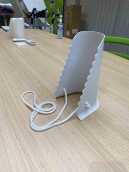 Enfile-bas de contention...